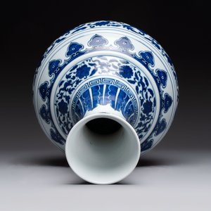 A Chinese blue and white 'flower scroll' bottle vase, Xuantong mark, 20th C. — photo 8