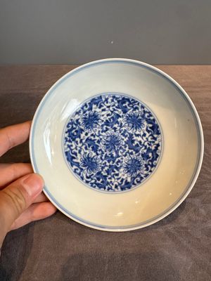 A Chinese blue and white 'flower scroll' plate, Yongzheng mark and of the period — photo 1