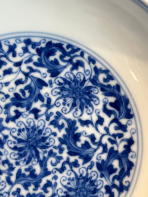 A Chinese blue and white 'flower scroll' plate, Yongzheng mark and of the period — photo 2