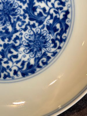 A Chinese blue and white 'flower scroll' plate, Yongzheng mark and of the period — photo 5