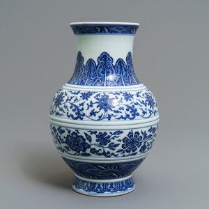A Chinese blue and white 'flower scroll' vase, Qianlong mark, 19/20th C. — photo 4