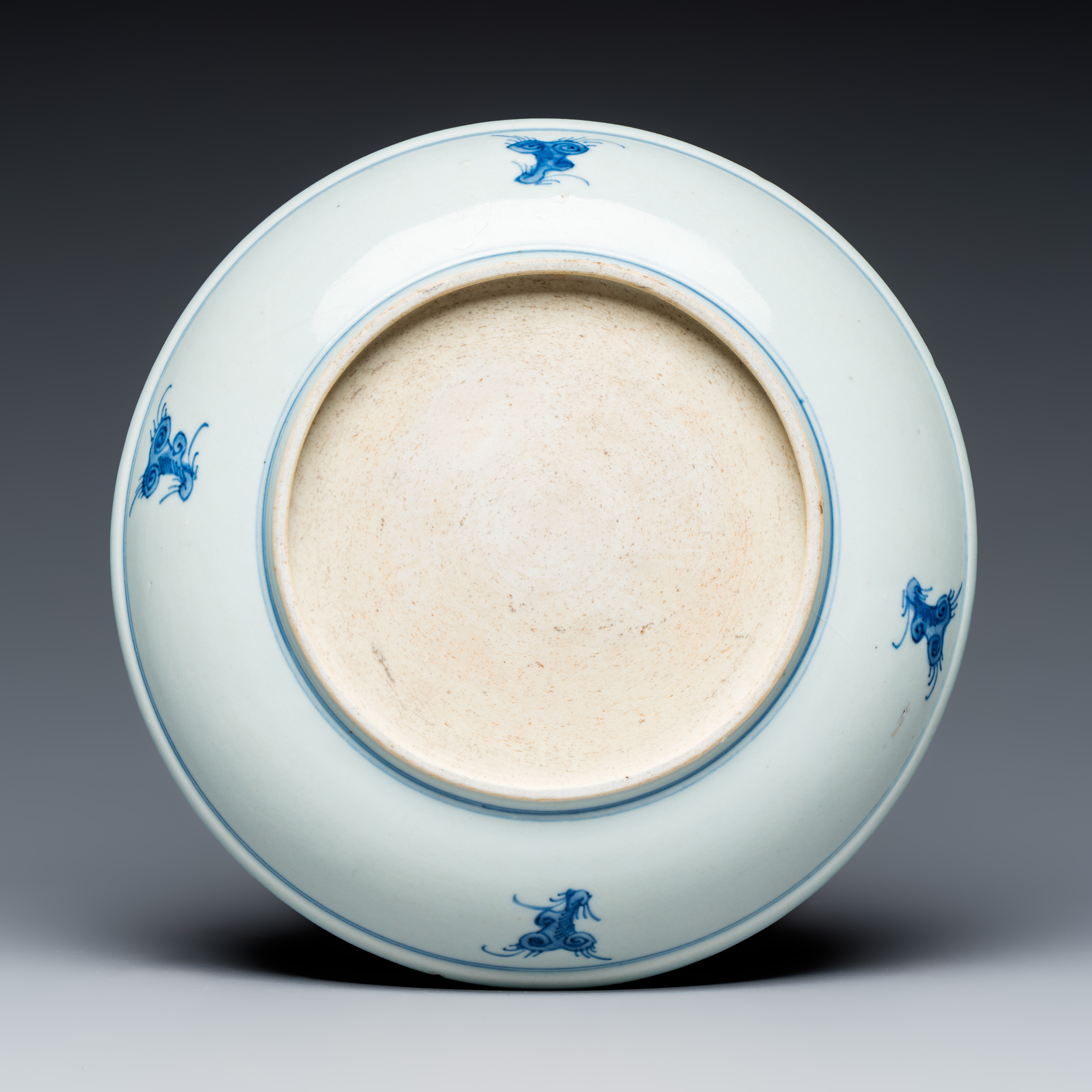 A Chinese blue and white 'Flower Scrolls' dish — photo 2