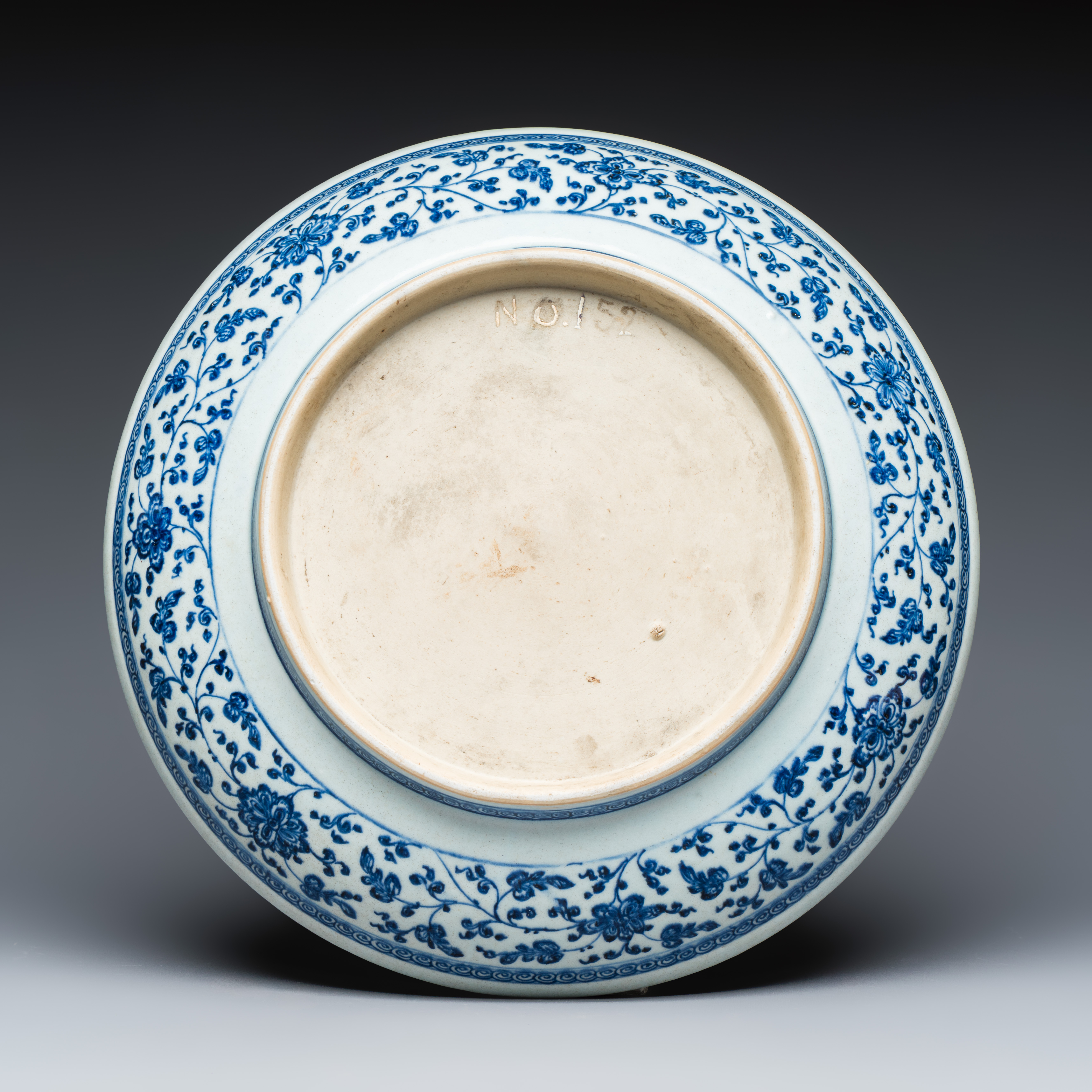 A Chinese blue and white 'Flower Scrolls' dish — photo 2
