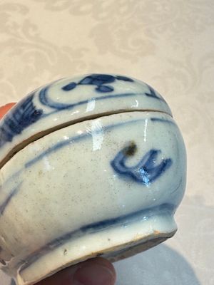 A Chinese blue and white 'Flying horse' betel nut box and cover, Wanli — 照片 12
