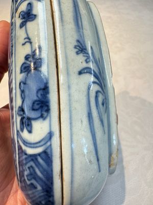 A Chinese blue and white 'Flying horse' betel nut box and cover, Wanli — 照片 5