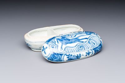 A Chinese blue and white 'Flying horse' betel nut box and cover, Wanli