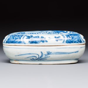 A Chinese blue and white 'Flying horse' betel nut box and cover, Wanli — 照片 2