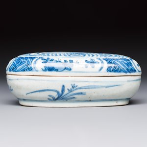 A Chinese blue and white 'Flying horse' betel nut box and cover, Wanli — 照片 4