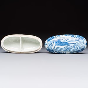 A Chinese blue and white 'Flying horse' betel nut box and cover, Wanli — 照片 6