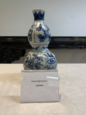 A Chinese blue and white 'flying horse' double gourd vase, Wanli — photo 1
