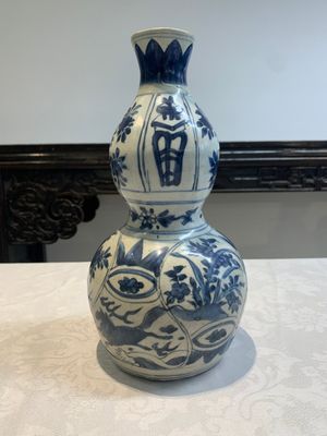 A Chinese blue and white 'flying horse' double gourd vase, Wanli — photo 5