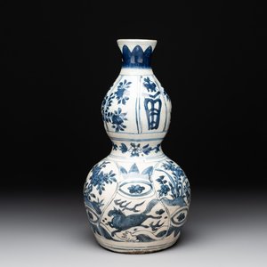 A Chinese blue and white 'flying horse' double gourd vase, Wanli — photo 1
