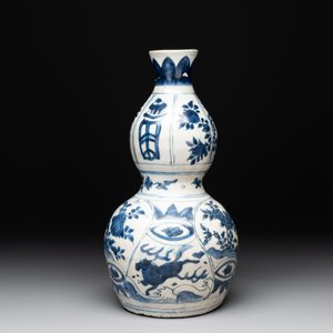 A Chinese blue and white 'flying horse' double gourd vase, Wanli — photo 3