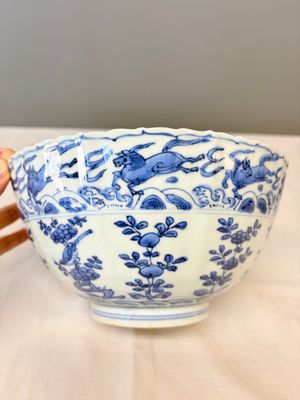 A Chinese blue and white 'Flying Horses and Landscapes' bowl — photo 3