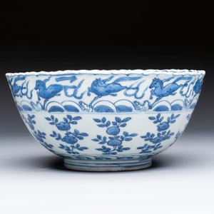 A Chinese blue and white 'Flying Horses' bowl, Fu Gui Jia Qi 富貴佳器 mark, Wanli — photo 2