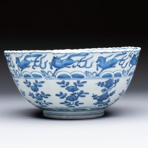 A Chinese blue and white 'Flying Horses' bowl, Fu Gui Jia Qi 富貴佳器 mark, Wanli — photo 4
