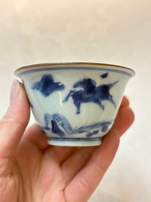 A Chinese blue and white 'flying horses' cup, Da Qing Bing Wu Nian Zhi 大清丙午年製 mark, dated 1666 — photo 2