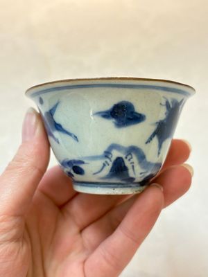 A Chinese blue and white 'flying horses' cup, Da Qing Bing Wu Nian Zhi 大清丙午年製 mark, dated 1666 — photo 3