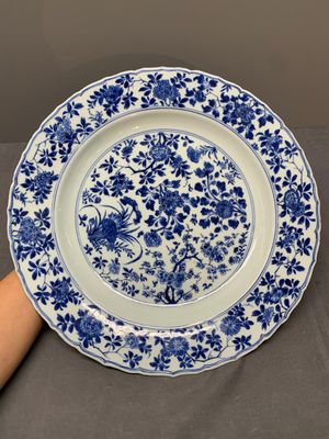 A Chinese blue and white 'four seasons' dish, Kangxi mark and of the period — 照片 1