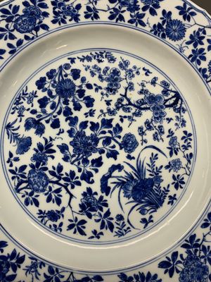 A Chinese blue and white 'four seasons' dish, Kangxi mark and of the period — 照片 3