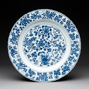 A Chinese blue and white 'four seasons' dish, Kangxi mark and of the period — 照片 1