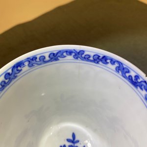 A Chinese blue and white French market covered cup and saucer, Kangxi — 照片 18