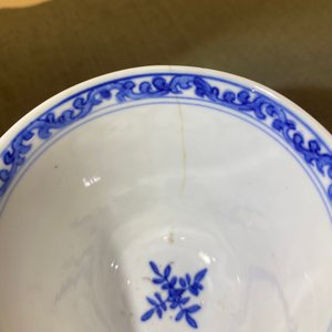 A Chinese blue and white French market covered cup and saucer, Kangxi — 照片 19