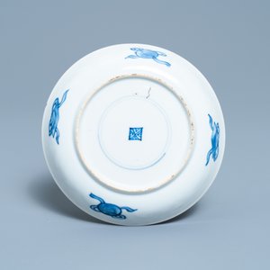 A Chinese blue and white French market covered cup and saucer, Kangxi — 照片 3