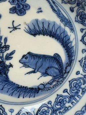 A Chinese blue and white 'frog' plate, Jiajing/Wanli — photo 2