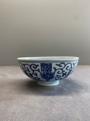 A Chinese blue and white 'fu and shou' bowl with flower scrolls, Yongzheng mark and of the period — photo 1