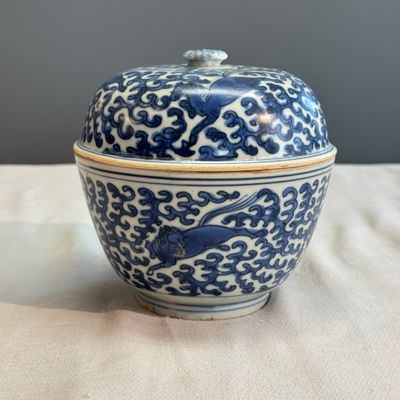 A Chinese blue and white 'Galloping Flying Horses' bowl and cover — photo 2