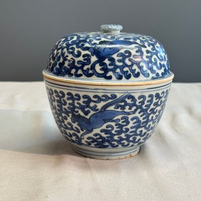 A Chinese blue and white 'Galloping Flying Horses' bowl and cover — photo 3