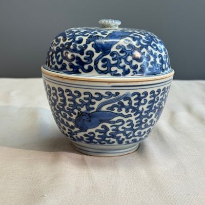 A Chinese blue and white 'Galloping Flying Horses' bowl and cover — photo 5