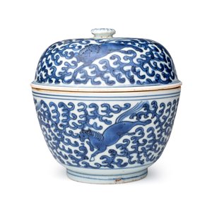 A Chinese blue and white 'Galloping Flying Horses' bowl and cover — photo 3