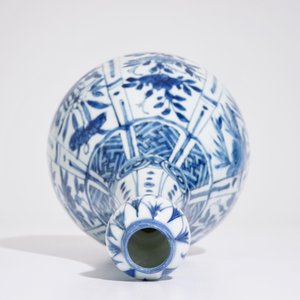 A Chinese blue and white garlic-head bottle vase, Ming, Wanli — 照片 6