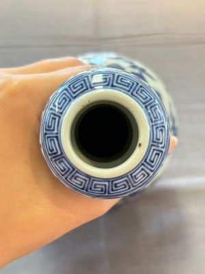 A Chinese blue and white garlic head vase, Qianlong mark, 19th C. — 照片 6