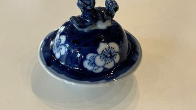 A Chinese blue and white garniture of five vases, Kangxi mark, 19th C. — 照片 1