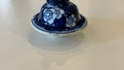 A Chinese blue and white garniture of five vases, Kangxi mark, 19th C. — 照片 12
