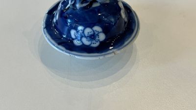 A Chinese blue and white garniture of five vases, Kangxi mark, 19th C. — 照片 17