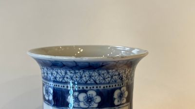 A Chinese blue and white garniture of five vases, Kangxi mark, 19th C. — 照片 6