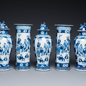 A Chinese blue and white garniture of five vases, Kangxi mark, 19th C. — 照片 3