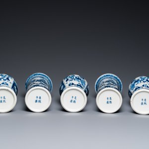 A Chinese blue and white garniture of five vases, Kangxi mark, 19th C. — 照片 6