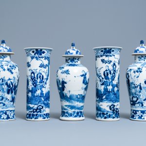 A Chinese blue and white garniture of five vases, Kangxi mark, 19th C. — 照片 2