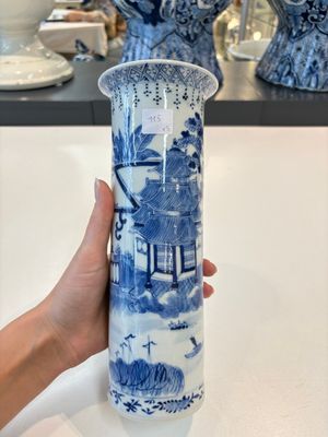 A Chinese blue and white garniture of five vases with landscape design, 19th C. — photo 1