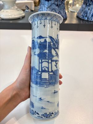 A Chinese blue and white garniture of five vases with landscape design, 19th C. — photo 11
