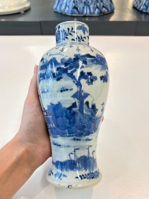 A Chinese blue and white garniture of five vases with landscape design, 19th C. — photo 17