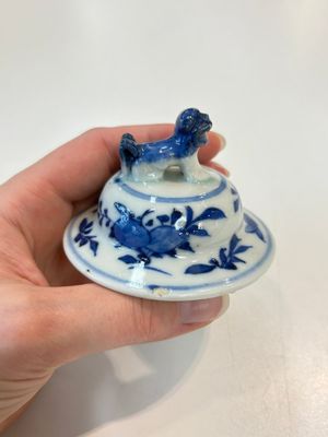 A Chinese blue and white garniture of five vases with landscape design, 19th C. — photo 23