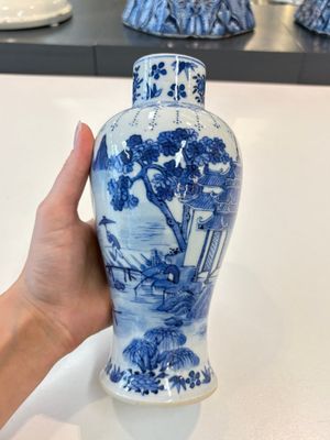 A Chinese blue and white garniture of five vases with landscape design, 19th C. — photo 27
