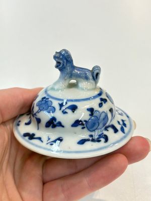 A Chinese blue and white garniture of five vases with landscape design, 19th C. — photo 33