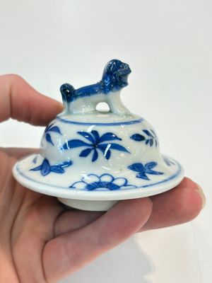 A Chinese blue and white garniture of five vases with landscape design, 19th C. — photo 45